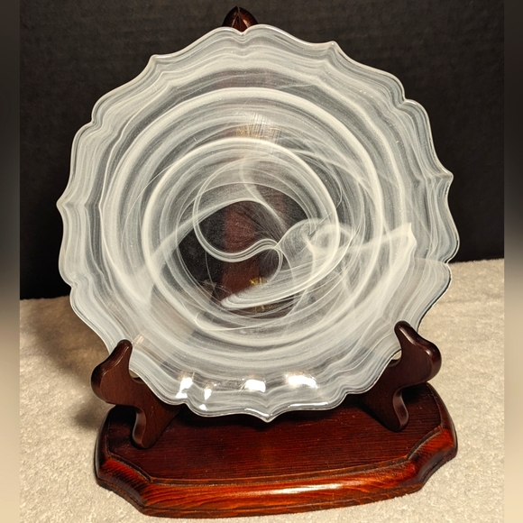 Plate By Artistic Accents Features A Beautiful Swirl Pattern On 8" Quality Glass - Picture 2 of 6